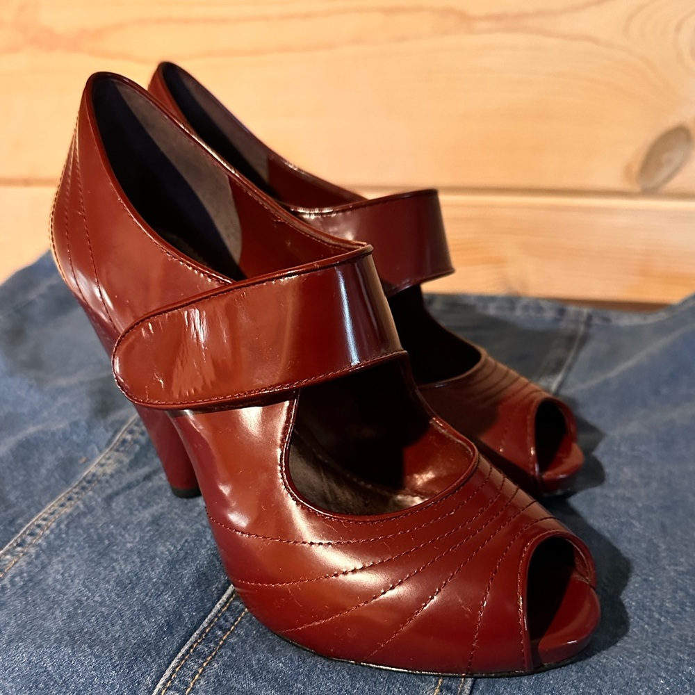 Vintage Vince Camuto Pumps